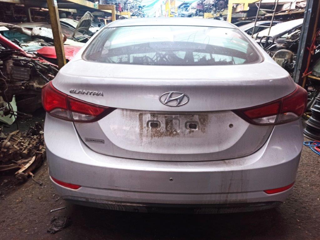 Hyundai ELANTRA 2016    EN DESARME